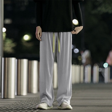 浅灰色