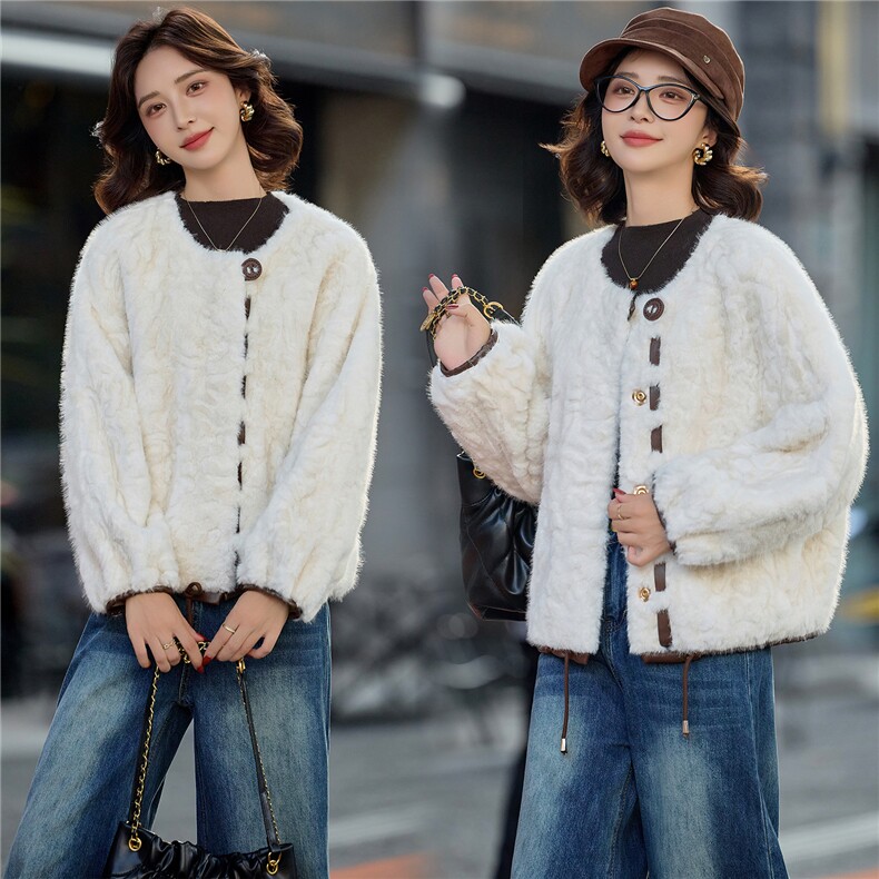 小香风白色毛绒短款外套女2025秋冬新款宽松显瘦气质皮毛一体棉服，女装羊羔毛/颗粒绒，微微衣阁