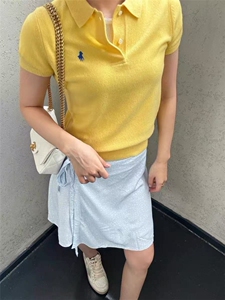 夏季通勤简约舒适百搭翻领小马图案短袖女款图片