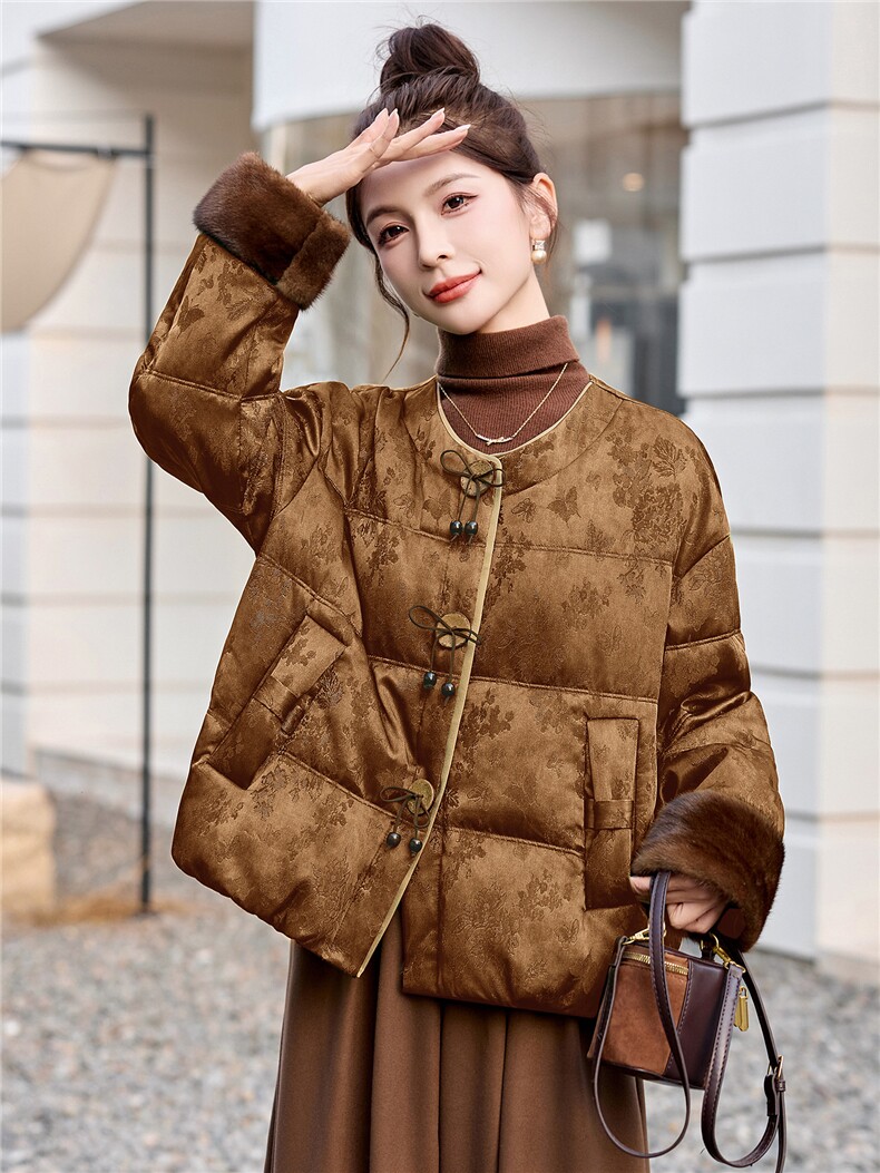 现货新中式提花羽绒服女2025冬季新款超好看拼接撞色保暖外套女,女装羽绒服,美沁