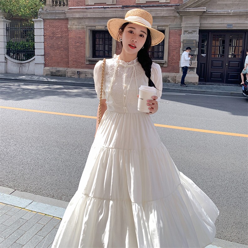 白色绣花木耳边法式连衣裙2025新款女夏绝美减龄高级感鱼尾裙子图片