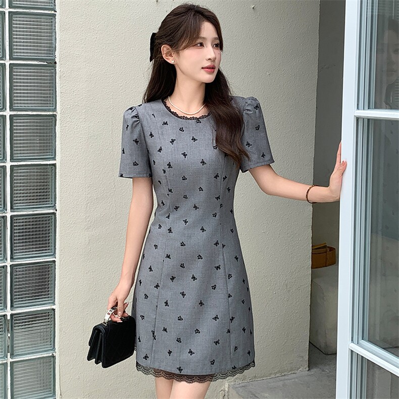 2024年夏季新款圆领花边收腰显瘦时尚连衣裙，女装连衣裙，心心服饰