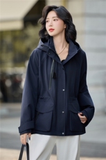 2025秋款时尚休闲风衣外套洋气收腰上身显瘦，不挑年龄，女装风衣，米莱