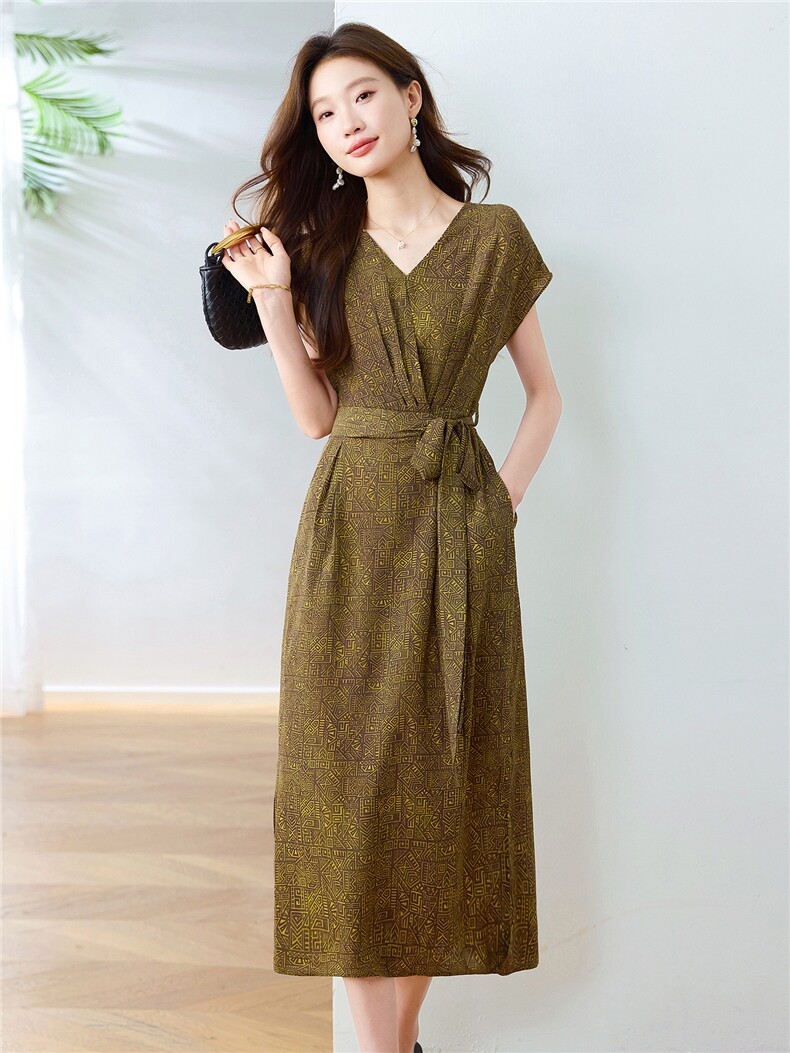 高级感气质V领连衣裙夏女2025新款百搭显瘦收腰减龄巨好看中长裙,女装连衣裙,布芭啦