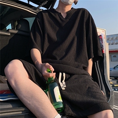 黑色
