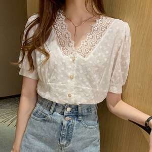 2021夏季新款韩版百搭V领花边拼接镂空短袖衬衫女小个子上衣图片