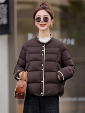 黄色时尚立领短款羽绒服女2025冬季新款宽松百搭超好看白鸭绒外套，女装羽绒服，余墨