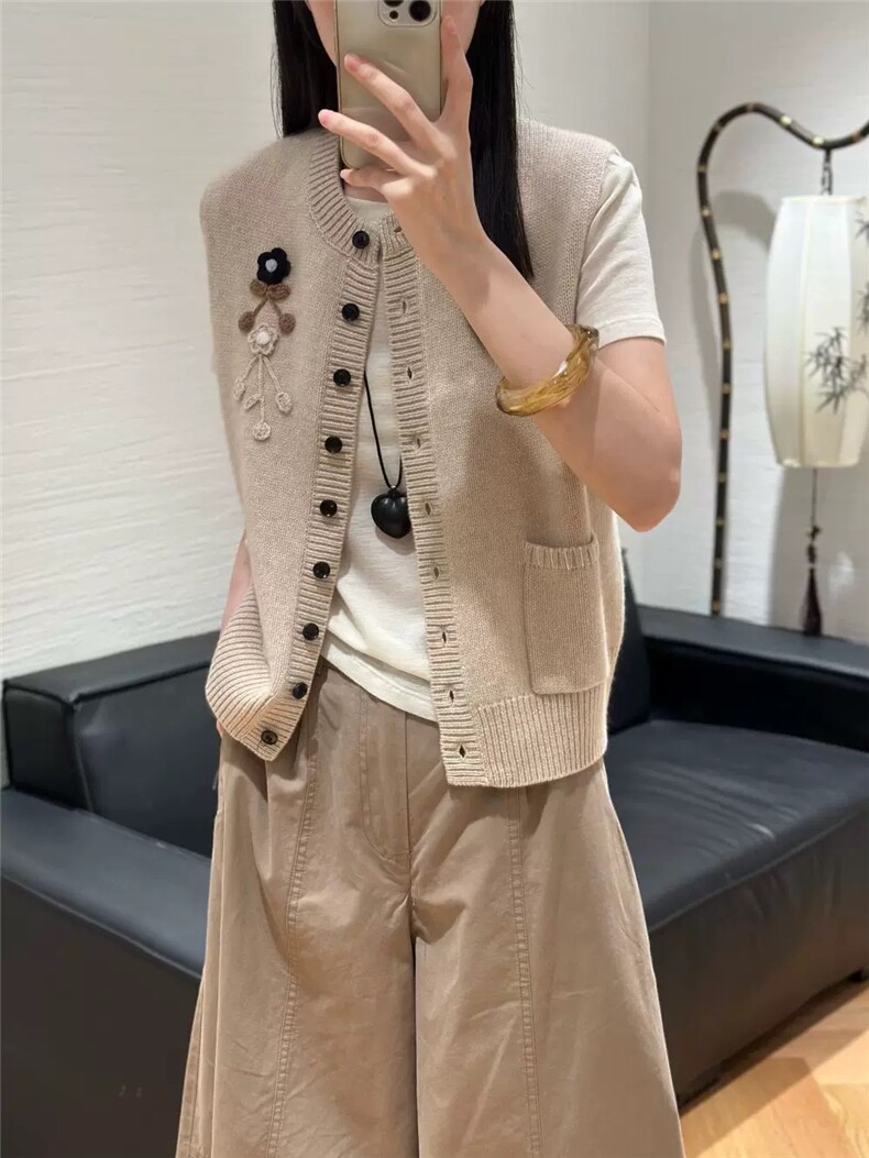 2025舒适百搭简约秋冬新款手工钩花马甲，女装针织衫/毛衣，梵泰羊绒
