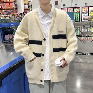 秋冬男V领开衫单排扣条纹针织衫字母印花休闲外套M018 P55图片