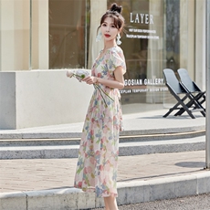 大码女装2024夏季新款莱赛尔印花度假连衣裙V领短袖收腰胖MM，女装连衣裙，江忆布依