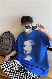 2024年新款男士宽松港风人脸抽象印花大码T恤 A071-5520-P28图片