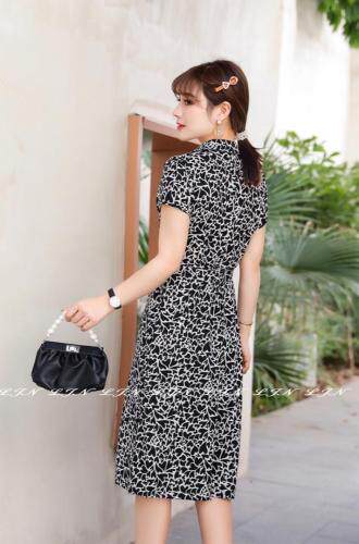 花色气质连衣裙，女装连衣裙，莲佳妮