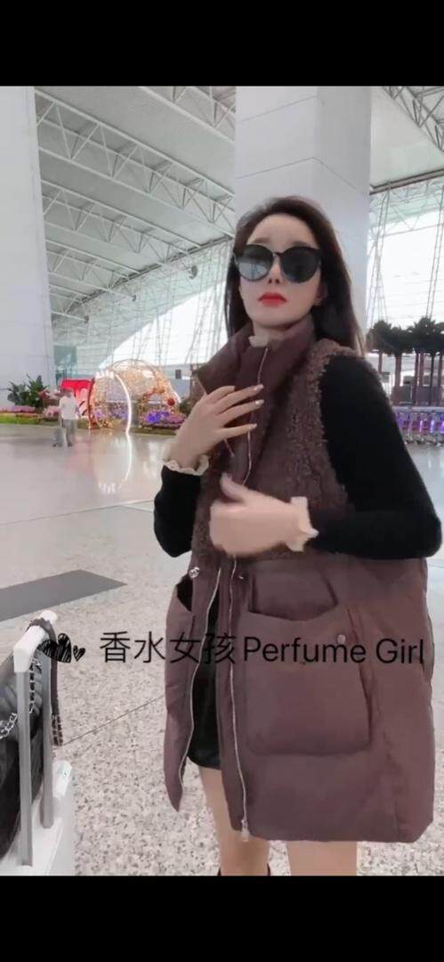 冬季新款羽绒服，女装羽绒服，香水女孩