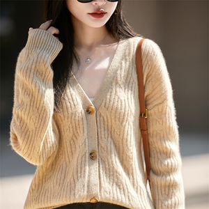 V领绞花100%纯羊毛开衫女25秋冬加厚针织毛衣宽松羊绒衫长袖外套，女装羊毛衫，吉高羊绒