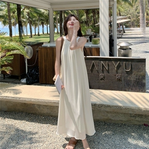 白色超仙雪纺度假风连衣裙2025夏季气质女神范名媛高级感挂脖长裙图片