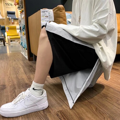 黑色