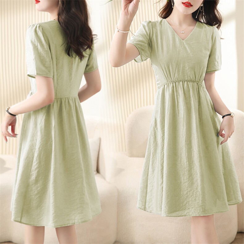 新款夏季女装连衣裙清新绿色V领短袖显瘦A字裙，女装连衣裙，笃写