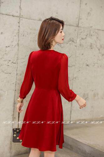 飘带拼接醋酸料连衣裙，女装连衣裙，莲佳妮