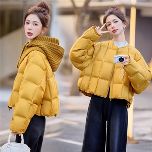90%白鸭绒2025年冬季宽松圆领休闲羽绒服送针织帽子图片