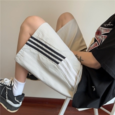 灰色