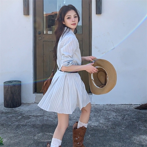 浅蓝色休闲条纹衬衫连衣裙女2025年夏季新款韩系设计感显瘦百褶裙图片