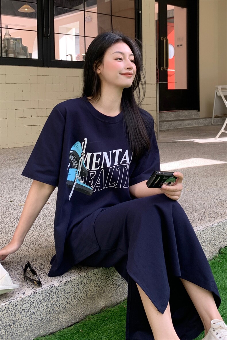 藏青色休闲运动印花T恤半身裙套装女夏2025新款两件套超火高级感,女装套装/套裙,2C218