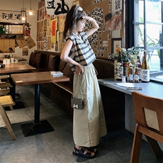 韩系休闲工装套装裙女夏季2025年新款卡其色条纹上衣半身裙两件套，女装套装/套裙，维壹