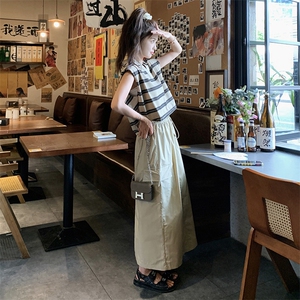 韩系休闲工装套装裙女夏季2025年新款卡其色条纹上衣半身裙两件套图片