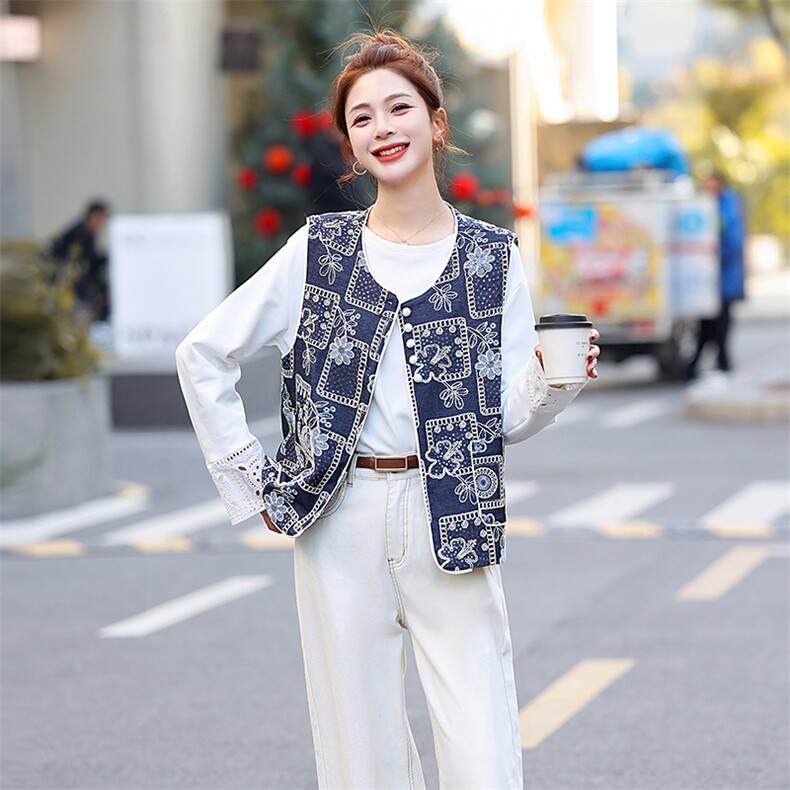 欧货气质盘扣牛仔蓝马夹女2025春装新款国风亮片明线刺绣牛仔马甲,女装马甲,秋水欣儿