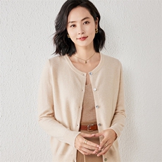 2025年春季修身型常规单件长袖开衫圆领单排扣时尚百搭，女装羊绒衫，春贝羊绒