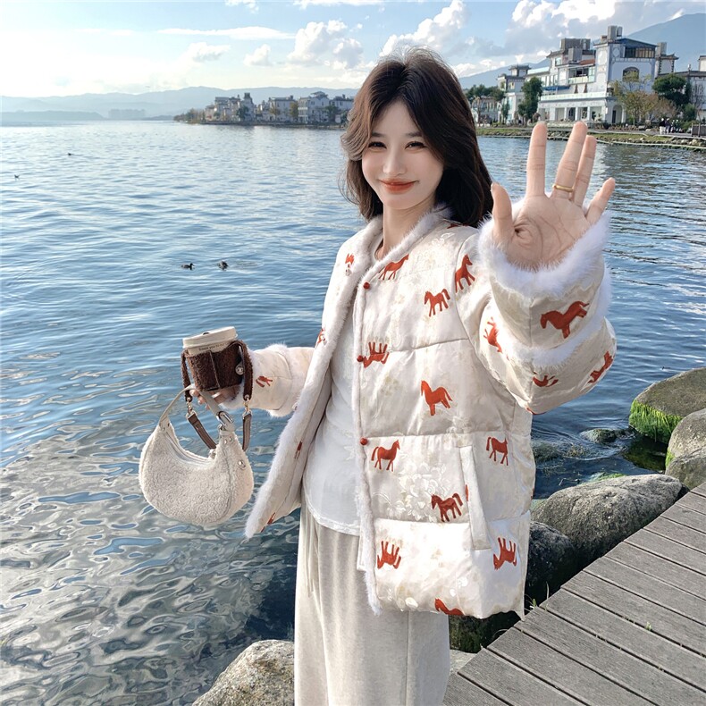 品质|马上有钱新中式三星鹅绒服女冬新年战袍外套红色羽绒服,女装羽绒服,2C218