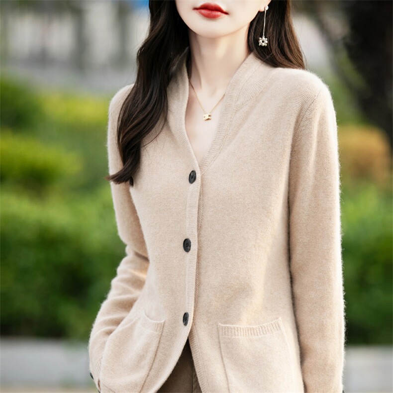 2025年秋季V领修身型长袖单排扣时尚百搭小西服简约大方,女装西装,淘淘羊羊绒