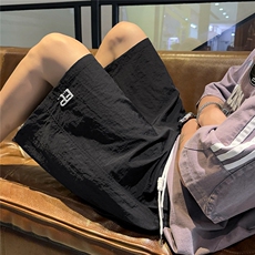 黑色