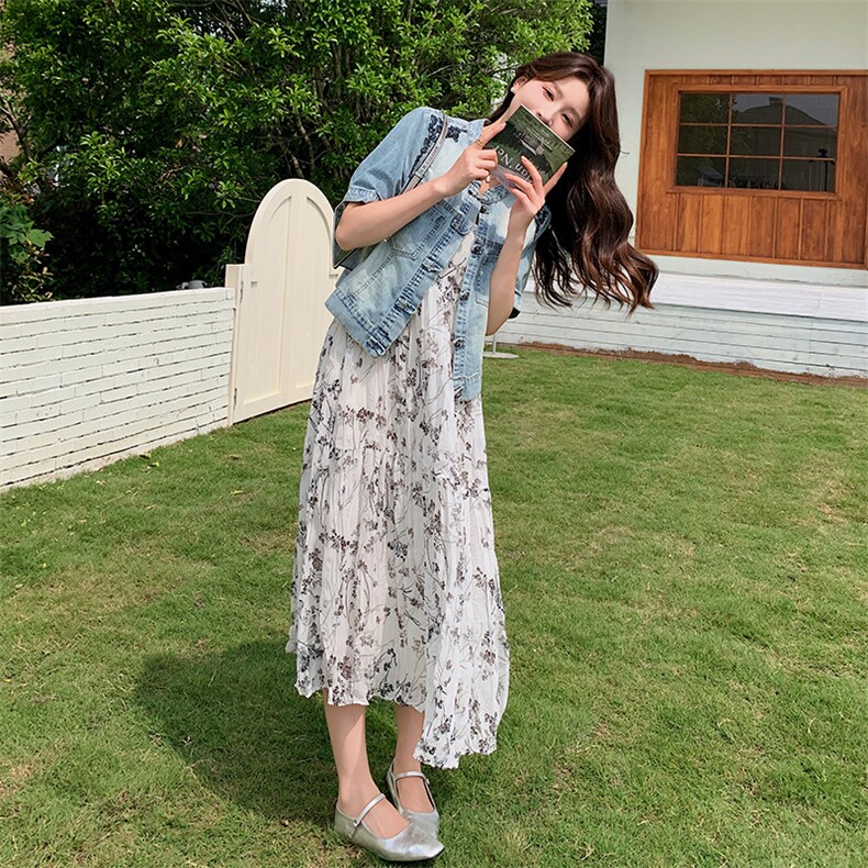 法式甜美蝴蝶碎花挂脖连衣裙女夏2025年新款宽松度假气质仙女长裙,女装套装/套裙,纯色衣恋