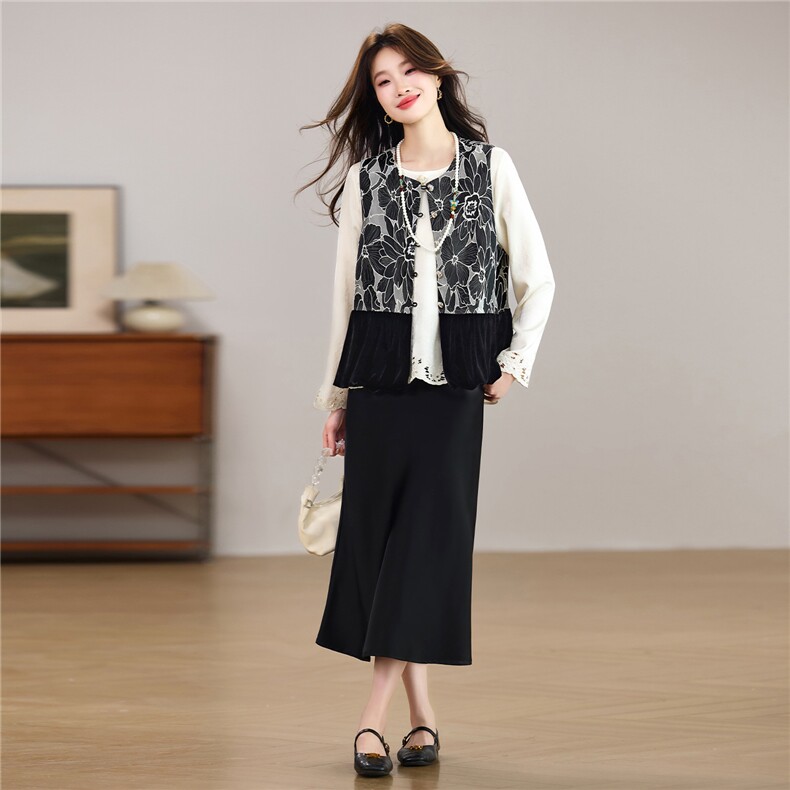 现货春季新款新中式立体花卉剪裁拼接圆领洋气缎面衬衫两件套装女，女装套装/套裙，宝儿家