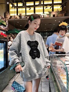 面料压花小熊卫衣图片