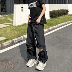 黑色