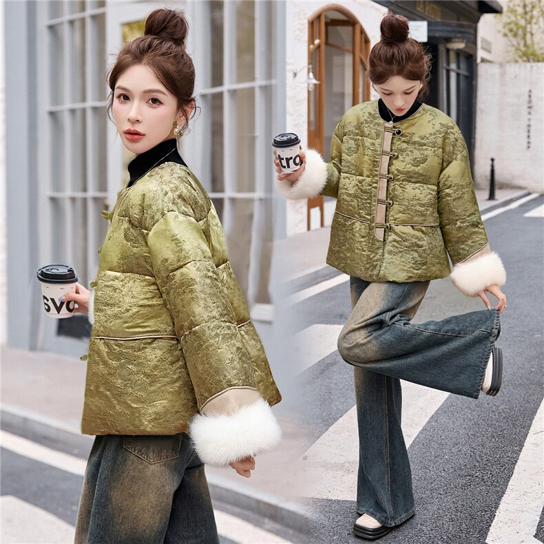 现货新中式羽绒服女2025冬季新款巨好看的短款粉色狐狸毛保暖外套,女装羽绒服,艾仟回(原伊仟回)