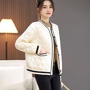 羽绒服女短款2024年新款冬季时尚菱形格白鸭绒小香风轻薄外套图片