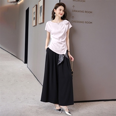 2025年夏季时尚气质优雅配花不规则剪裁减龄阔腿裤两件套，女装套装/套裙，卡杰菲