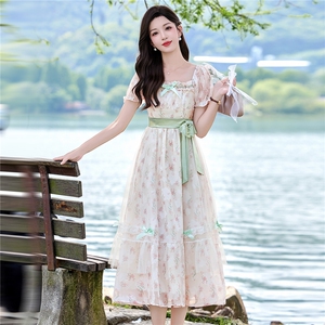 2026年夏季时尚潮流甜美浪漫印花连衣裙图片