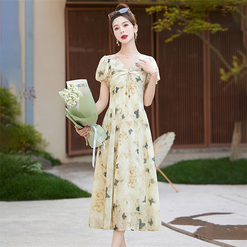 Tumpi时尚减龄蝴蝶碎花V领连衣裙女装2025夏季新款气质设计感裙子,女装连衣裙,贵人树