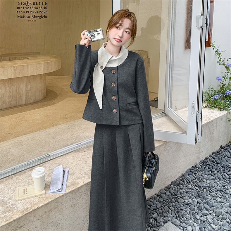 赫本风灰色毛呢西装外套半身裙套装女秋冬新款设计感名媛两件套潮图片