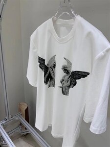 天使雕像印花T恤图片