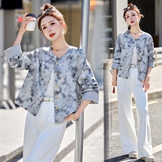 2025早春新中式印花粉色缎面短外套女复古设计感小众减龄上衣，女装短外套，众宇琦