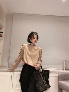皱褶袖T图片