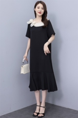 2024夏季新款优雅气质圆领短袖中长款大码连衣裙时尚显瘦修身设计，女装连衣裙，深妍伊美