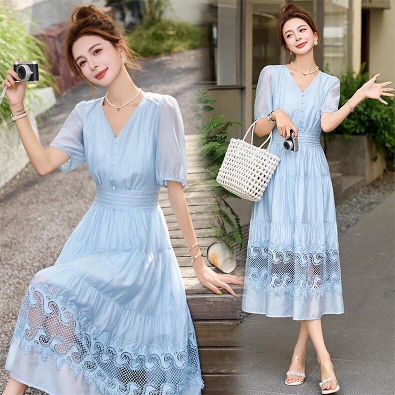 法式V领气质泡泡袖天丝连衣裙2025夏新款温柔风蕾丝拼接修身长裙，女装连衣裙，盈茜