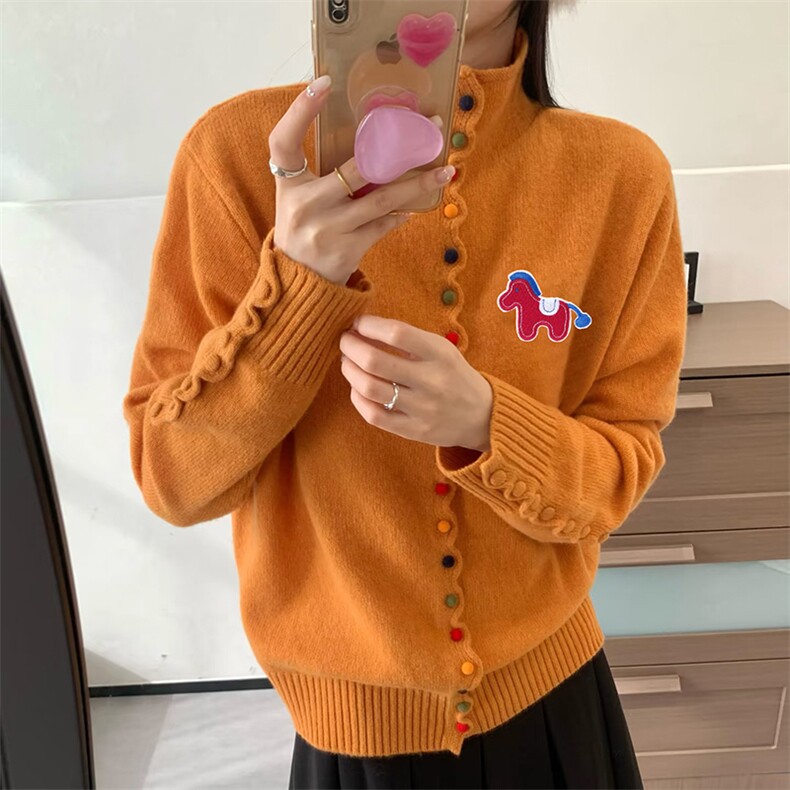 2026年秋季时尚百搭通勤简约休闲多扣小马,女装羊毛衫,新胜羊绒