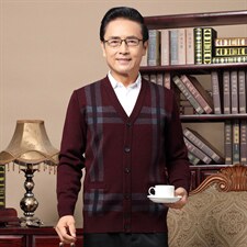 酒红色